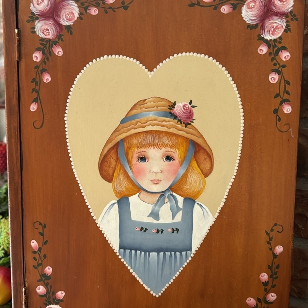 Rare Vintage 1971 Handmade Amish Girl Heart-Shaped Folk Art Wood Box Collectible - Picture 6 of 8